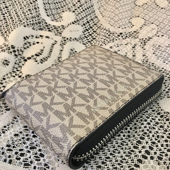 Michael Kors Men's Cooper Logo Zip-Around Wallet Hemp color - Picture 4 of 9